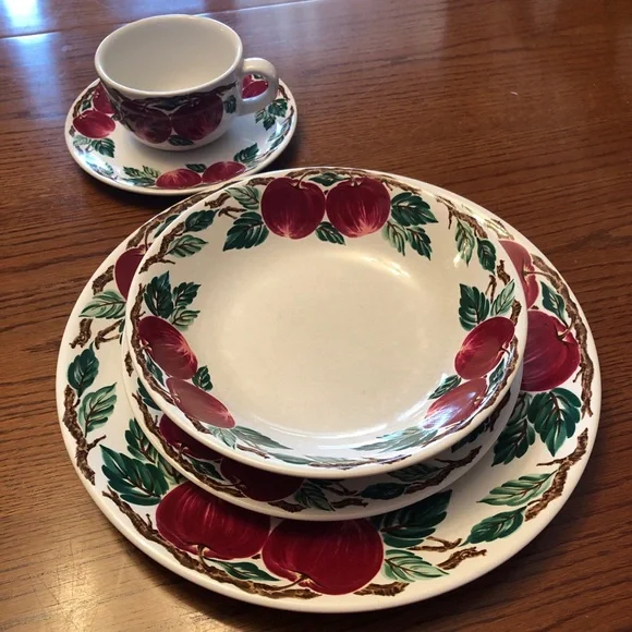 Cafe Classico | Dining | Sale 5 Pc Place Setting Cafe Classico Nancy  Calhoun Bella Roma Country Apple | Poshmark